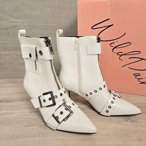 Women's Wild Pair White Ankle Boots Moonbeam Grommets New W6